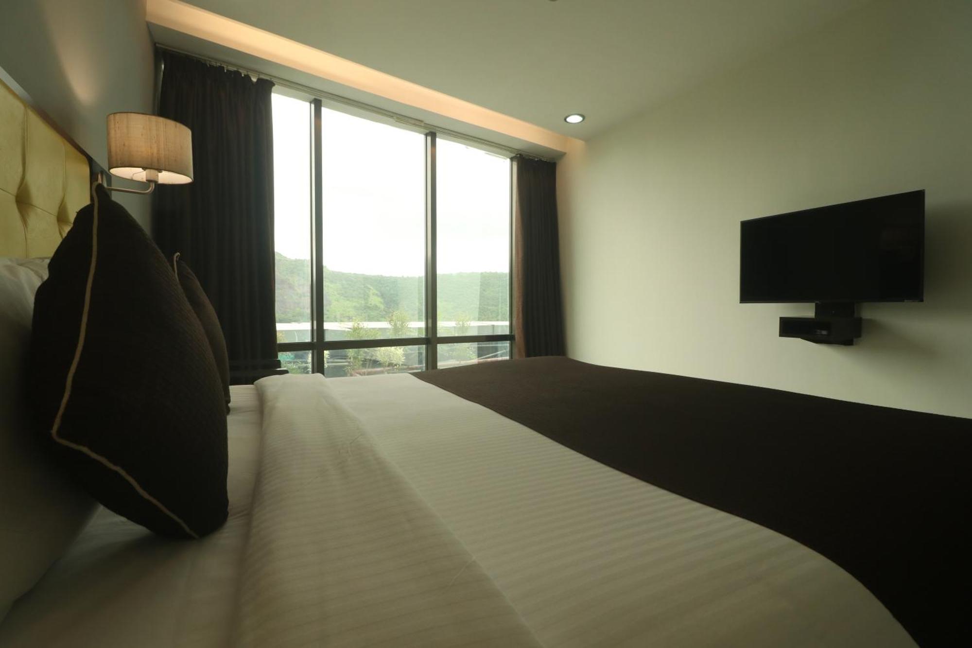 Hotel Mumbai House Airoli, Navi Mumbai Buitenkant foto